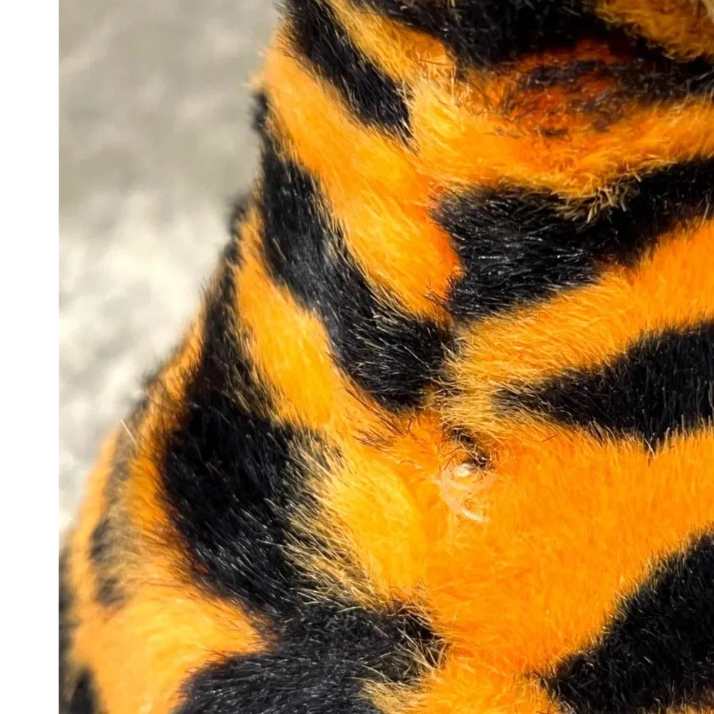 Tigger Stuffed Animal Plush Sitting Disneyland Winnie the Pooh Toy 14